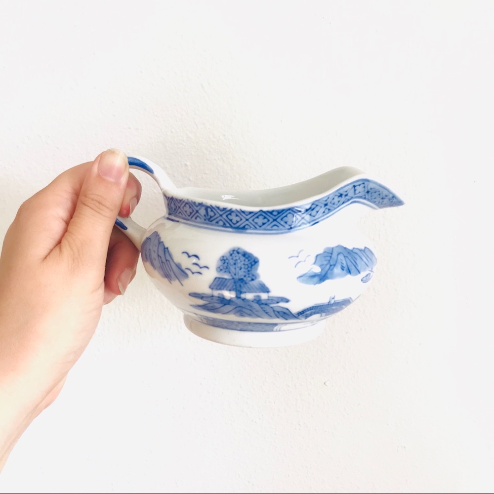 chinoiserie willow-ware gravy boat milk pitcher